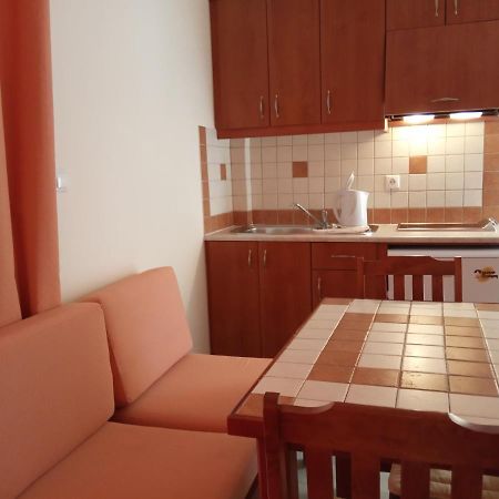 Malou Apartments Kato Daratso Luaran gambar