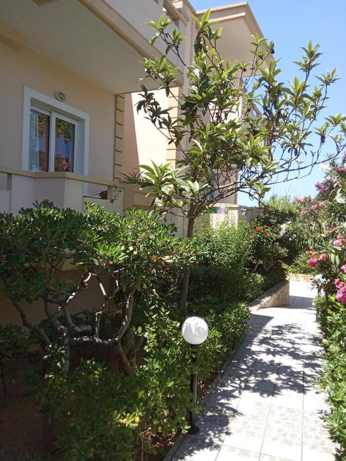 Malou Apartments Kato Daratso Luaran gambar