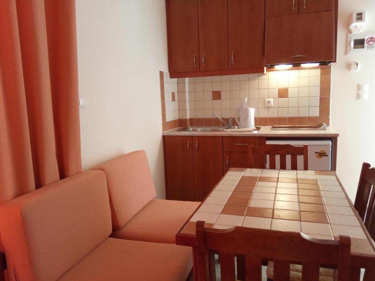 Malou Apartments Kato Daratso Luaran gambar