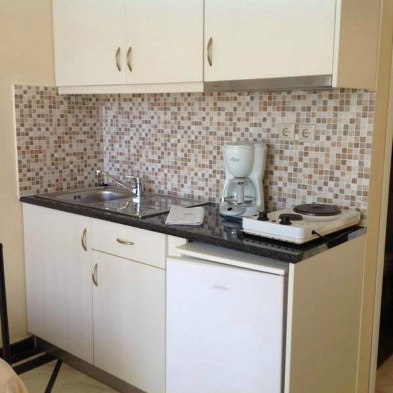 Malou Apartments Kato Daratso Luaran gambar