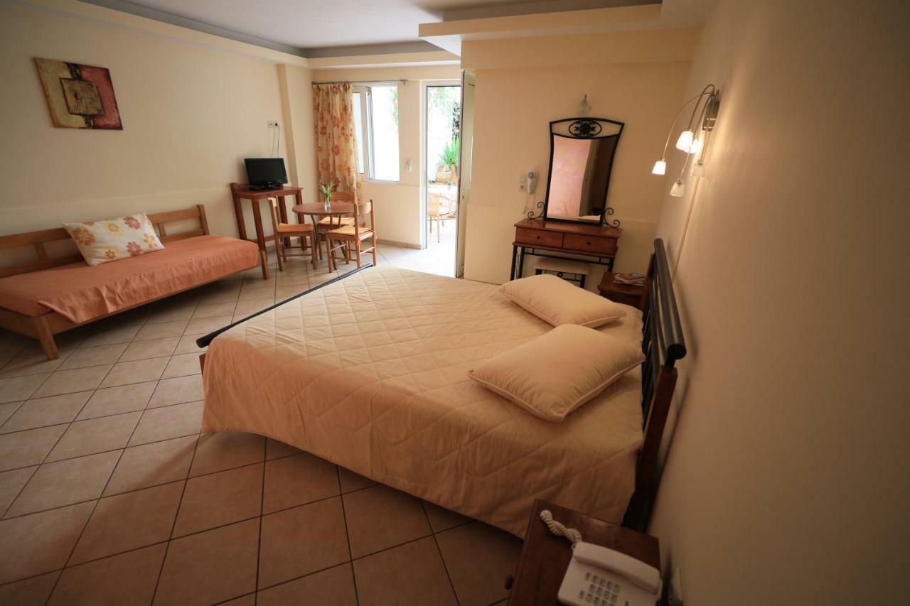 Malou Apartments Kato Daratso Luaran gambar